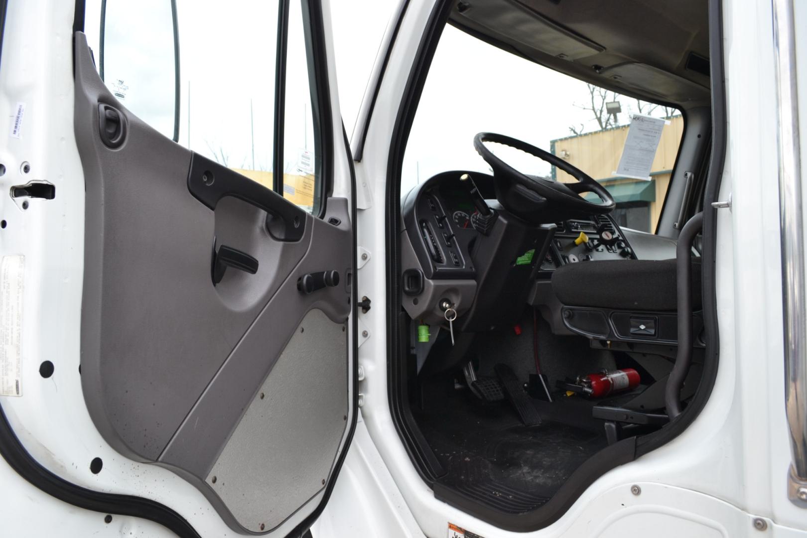 2016 WHITE /BLACK FREIGHTLINER M2-106 with an CUMMINS ISB 6.7L 240HP engine, ALLISON 2500RDS AUTOMATIC transmission, located at 9172 North Fwy, Houston, TX, 77037, (713) 910-6868, 29.887470, -95.411903 - 26,000LB GVWR NON CDL, MORGAN 26FT BOX, 13'6FT CLEARANCE, HEIGHT 103" X WIDTH 102", WALTCO 3,000LB ALUMINUM LIFT GATE, RAMP, AIR RIDE, E-TRACKS, DUAL 50 GALLON FUEL TANK, - Photo#17